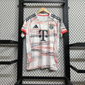 BAYERN MUNICH 25/26 VISITANTE VERSIÓN FAN