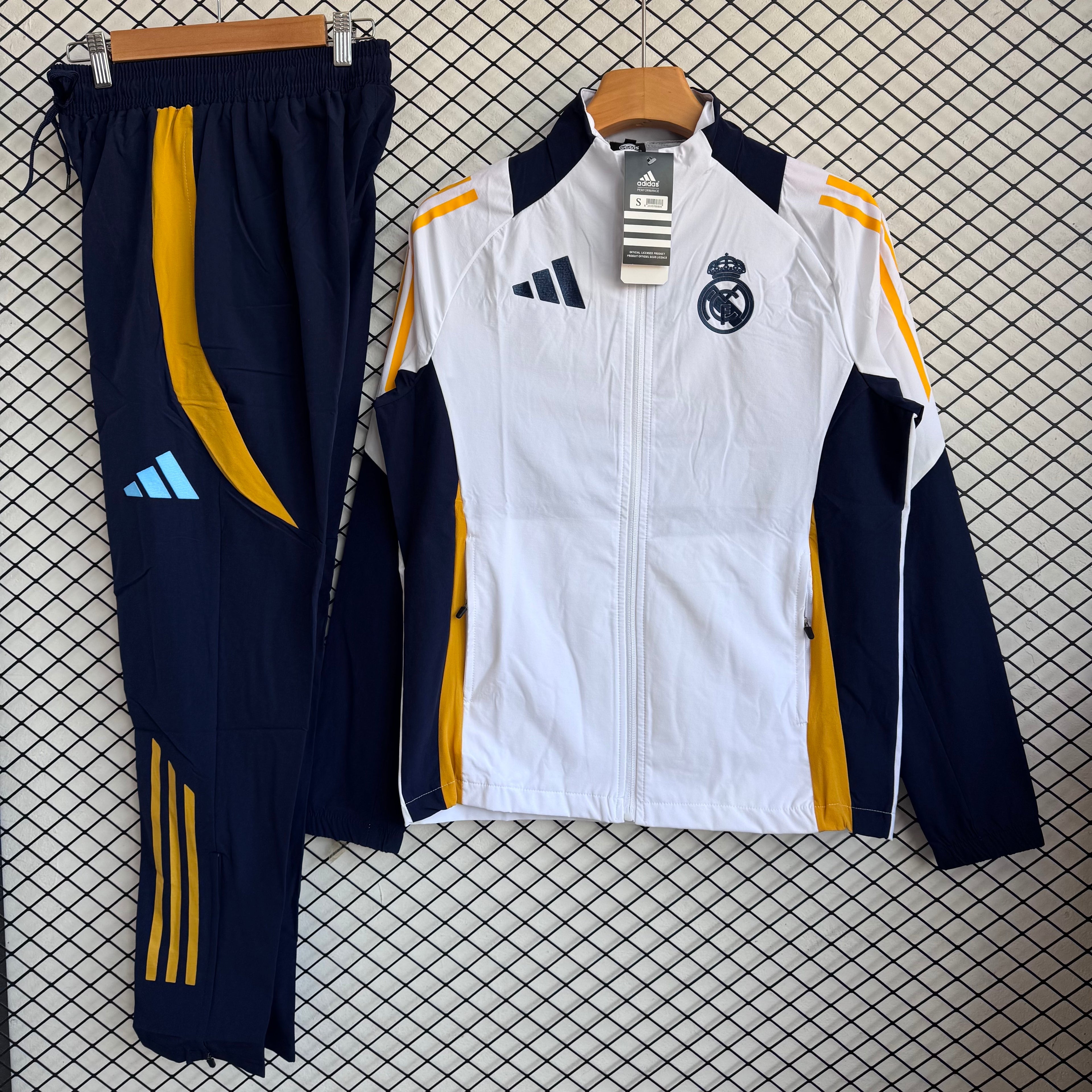 CONJUNTO DE ENTRENAMIENTO REAL MADRID