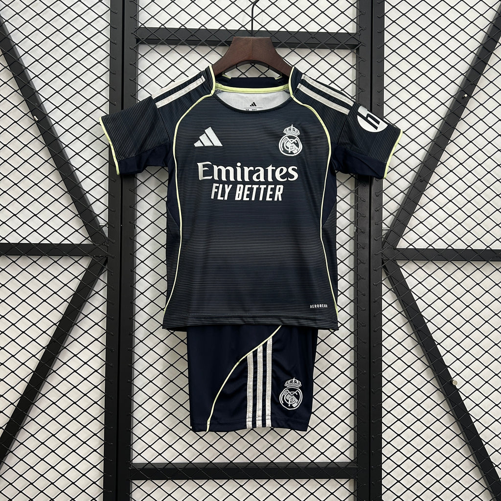 CONJUNTO REAL MADRID VISITANTE 25/26