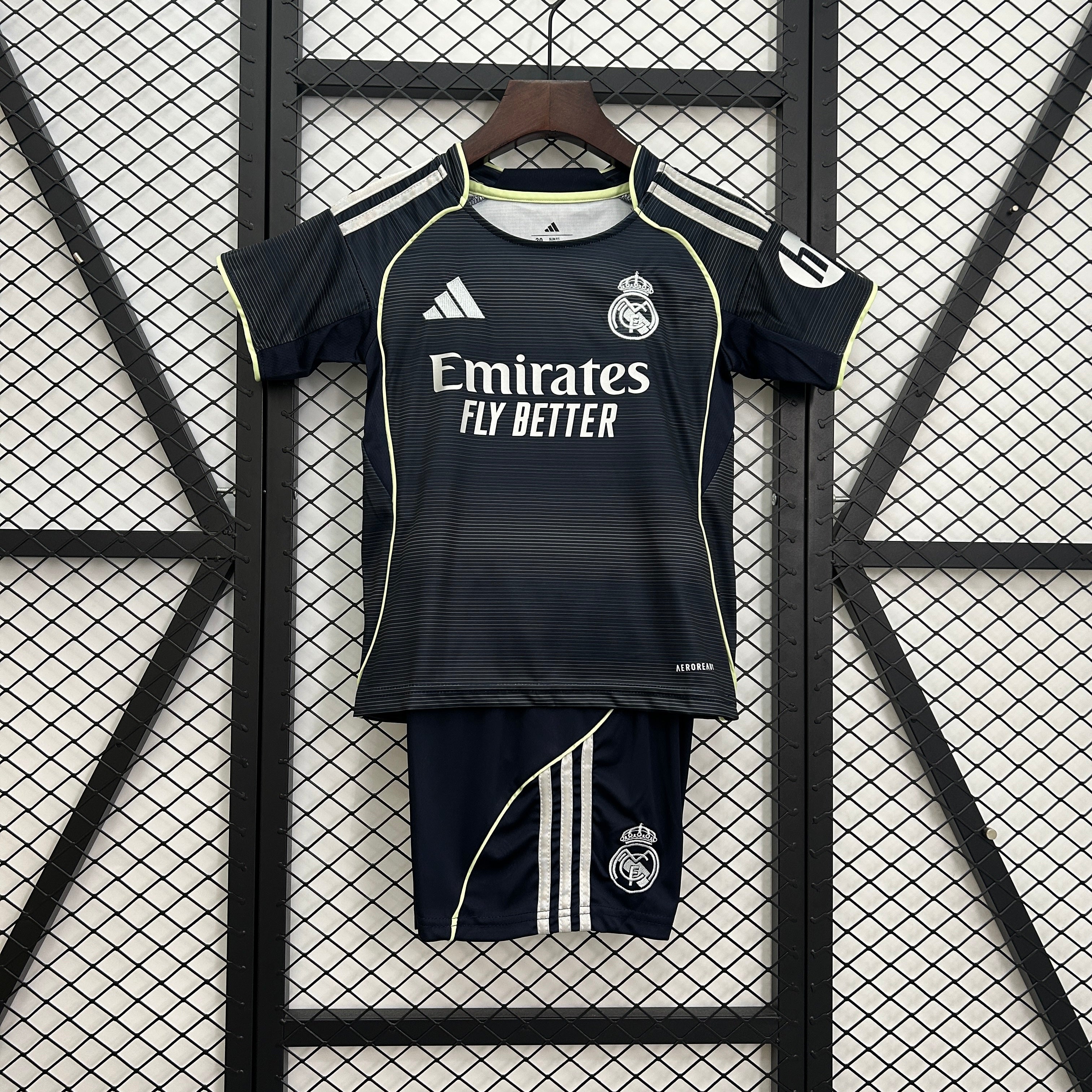 CONJUNTO REAL MADRID VISITANTE 25/26