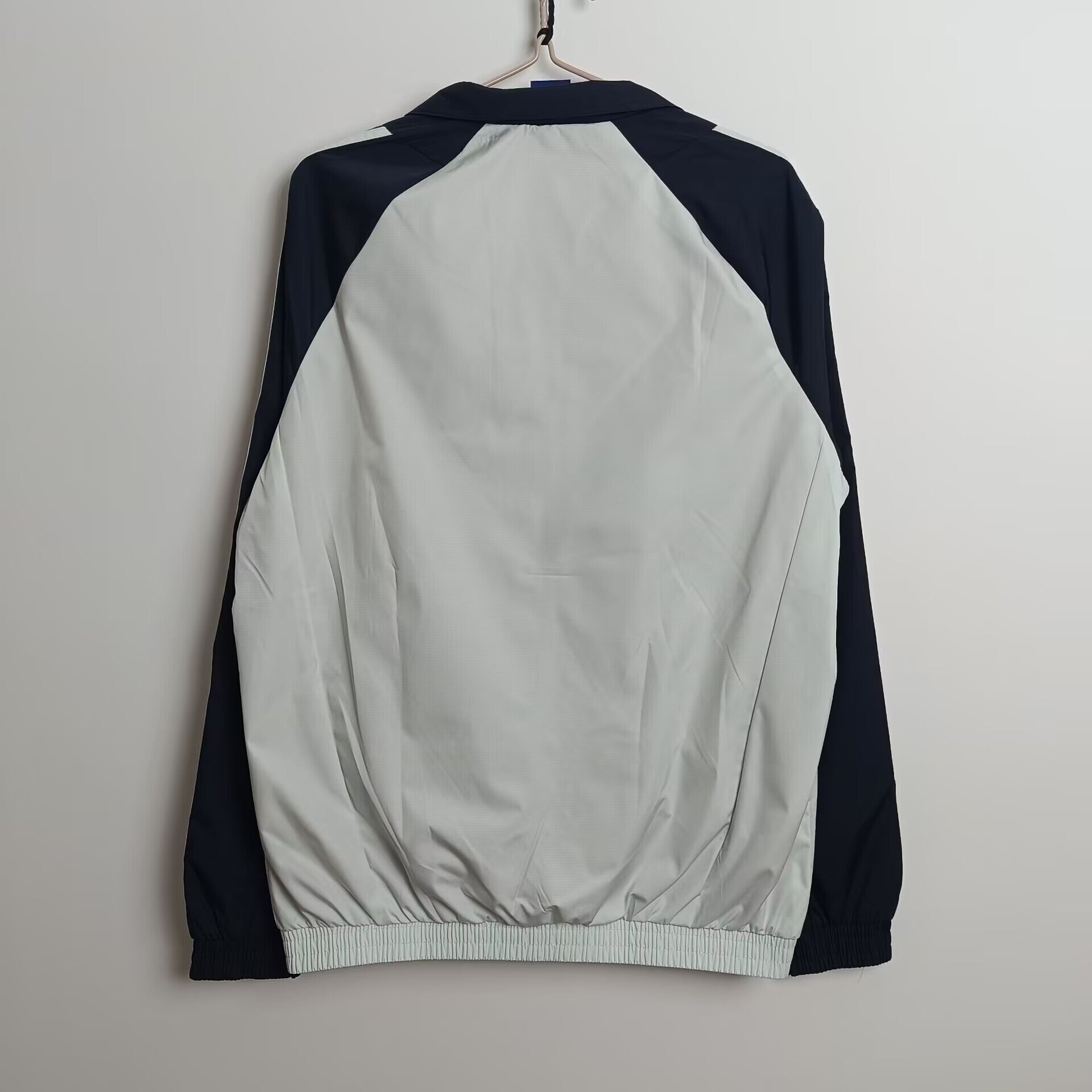 CHAQUETA PREPARTIDO REAL MADRID