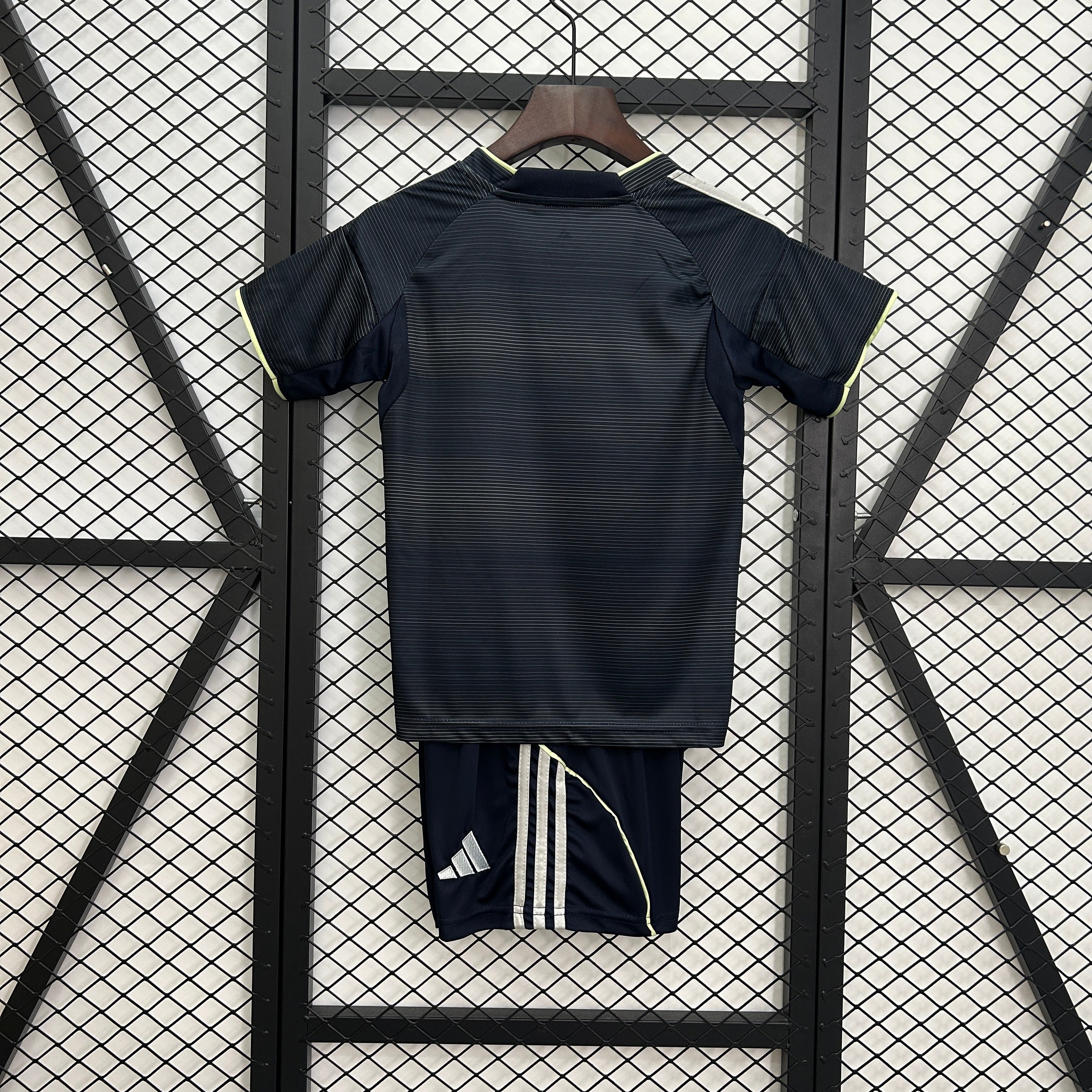 CONJUNTO REAL MADRID VISITANTE 25/26