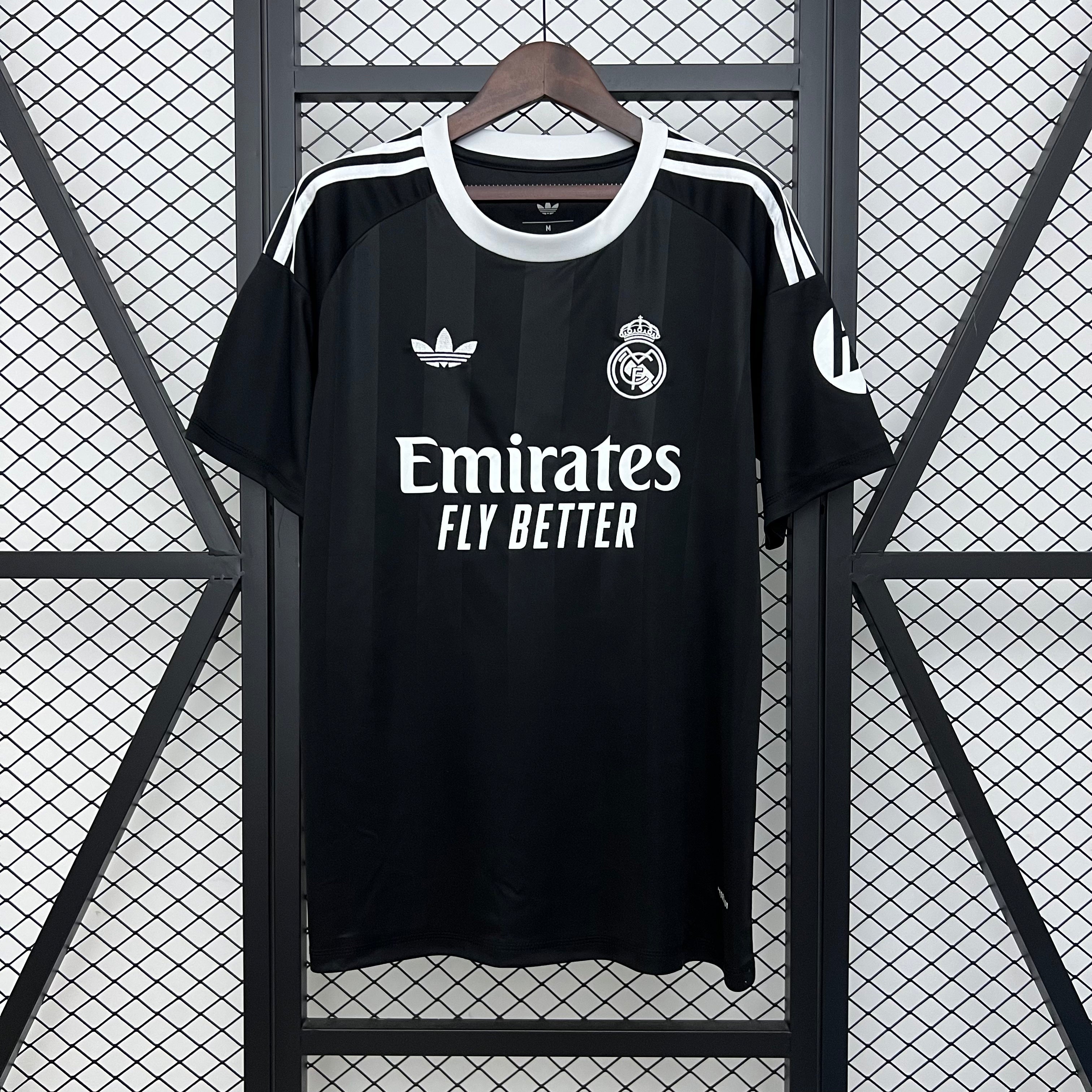 REAL MADRID 3RA EQUIPACIÓN DE ARQUERO VERSIÓN FAN