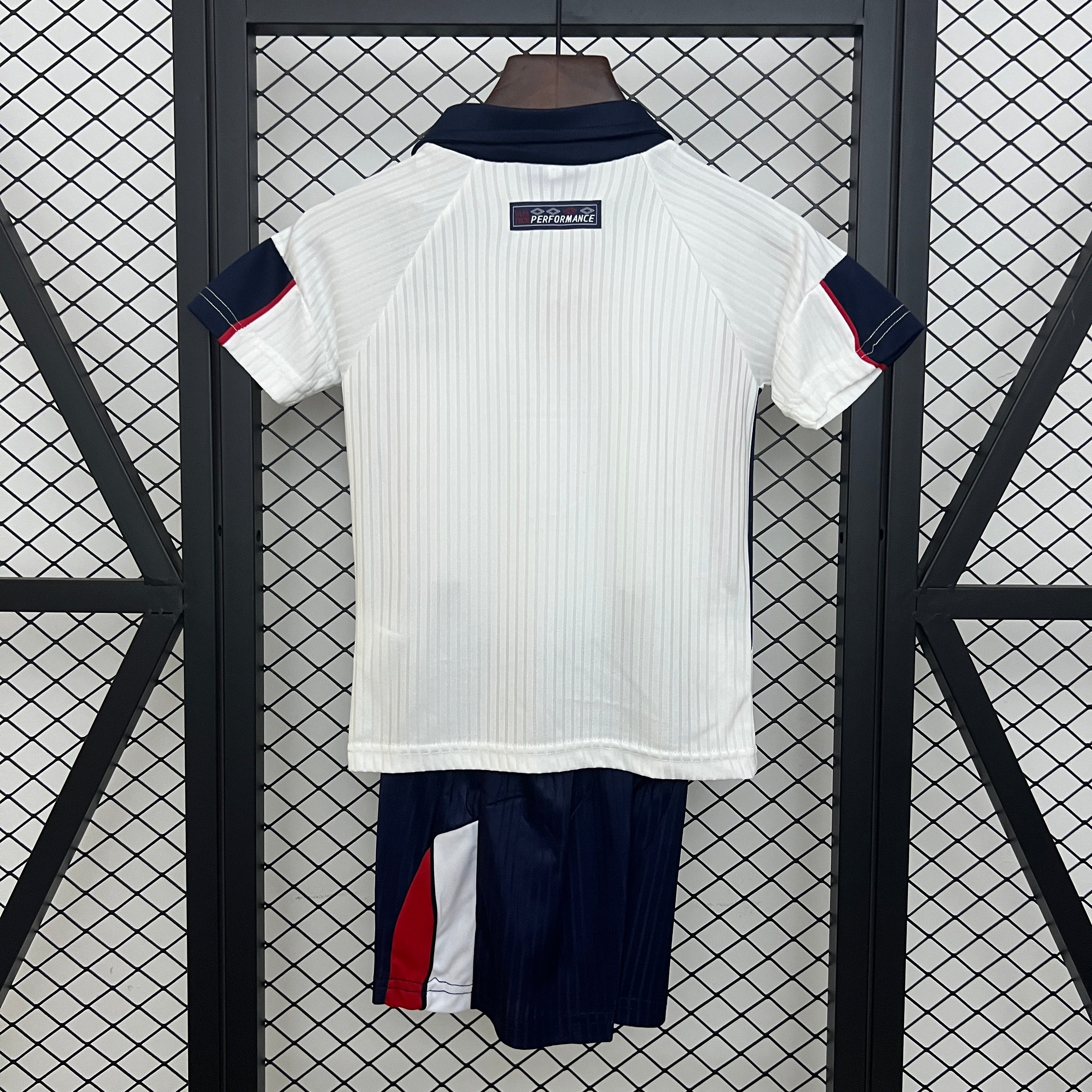 CONJUNTO DE NIÑO INGLATERRA RETRO 1998 LOCAL