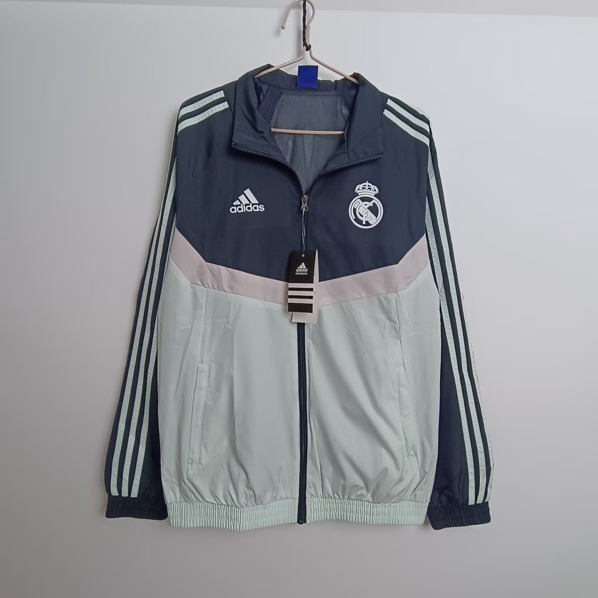 CHAQUETA PREPARTIDO REAL MADRID