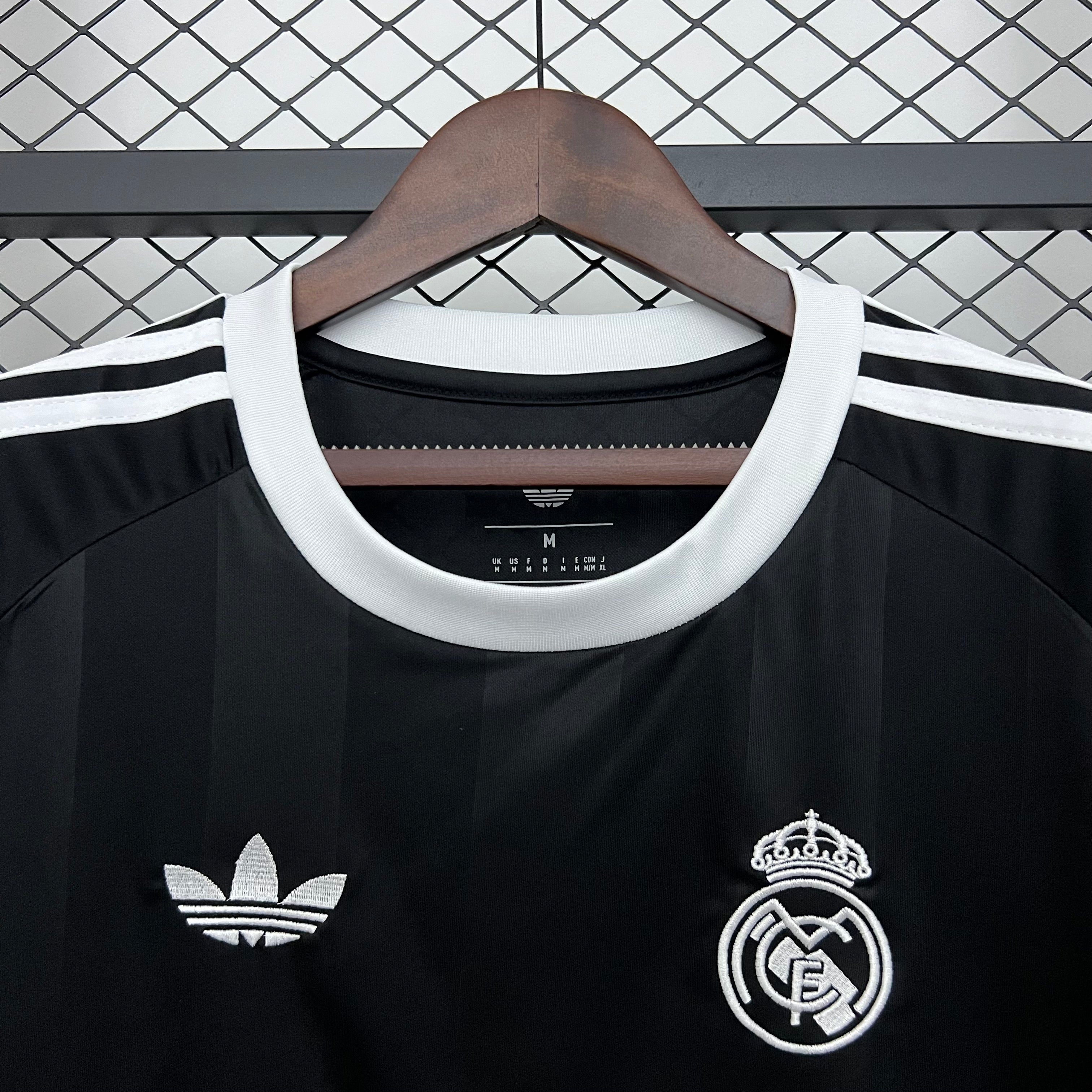 REAL MADRID 3RA EQUIPACIÓN DE ARQUERO VERSIÓN FAN