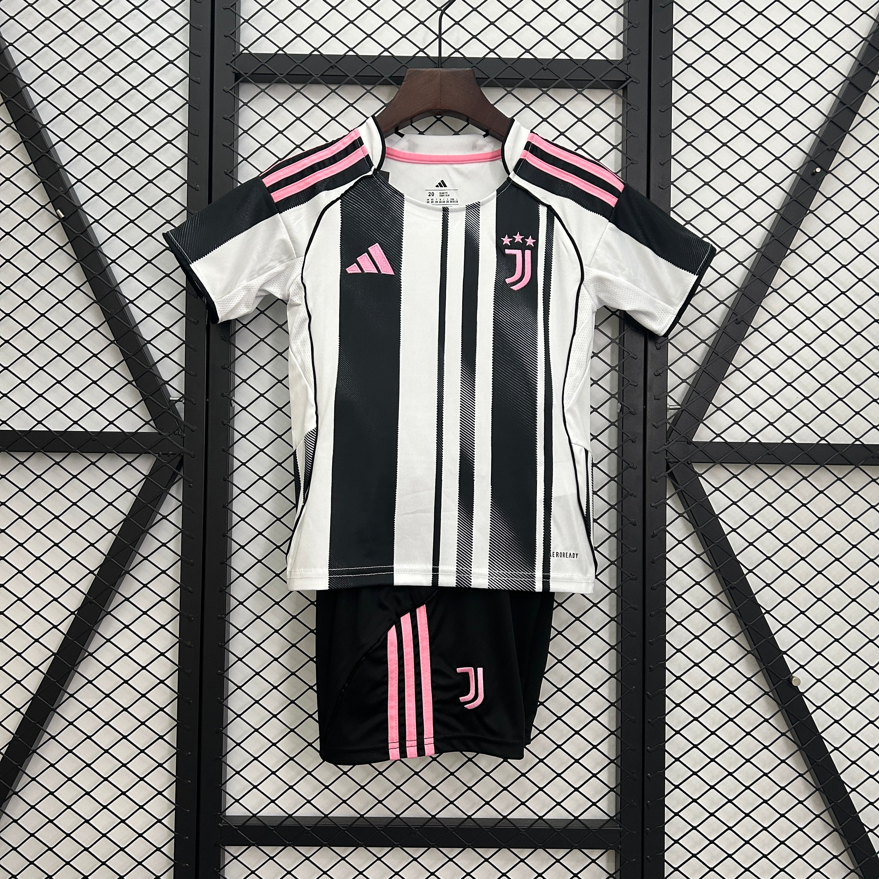 CONJUNTO DE NIÑO JUVENTUS LOCAL 25/26