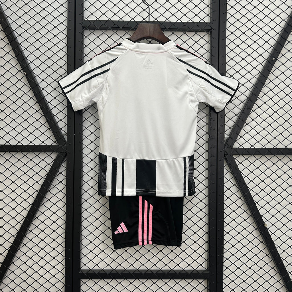 CONJUNTO DE NIÑO JUVENTUS LOCAL 25/26