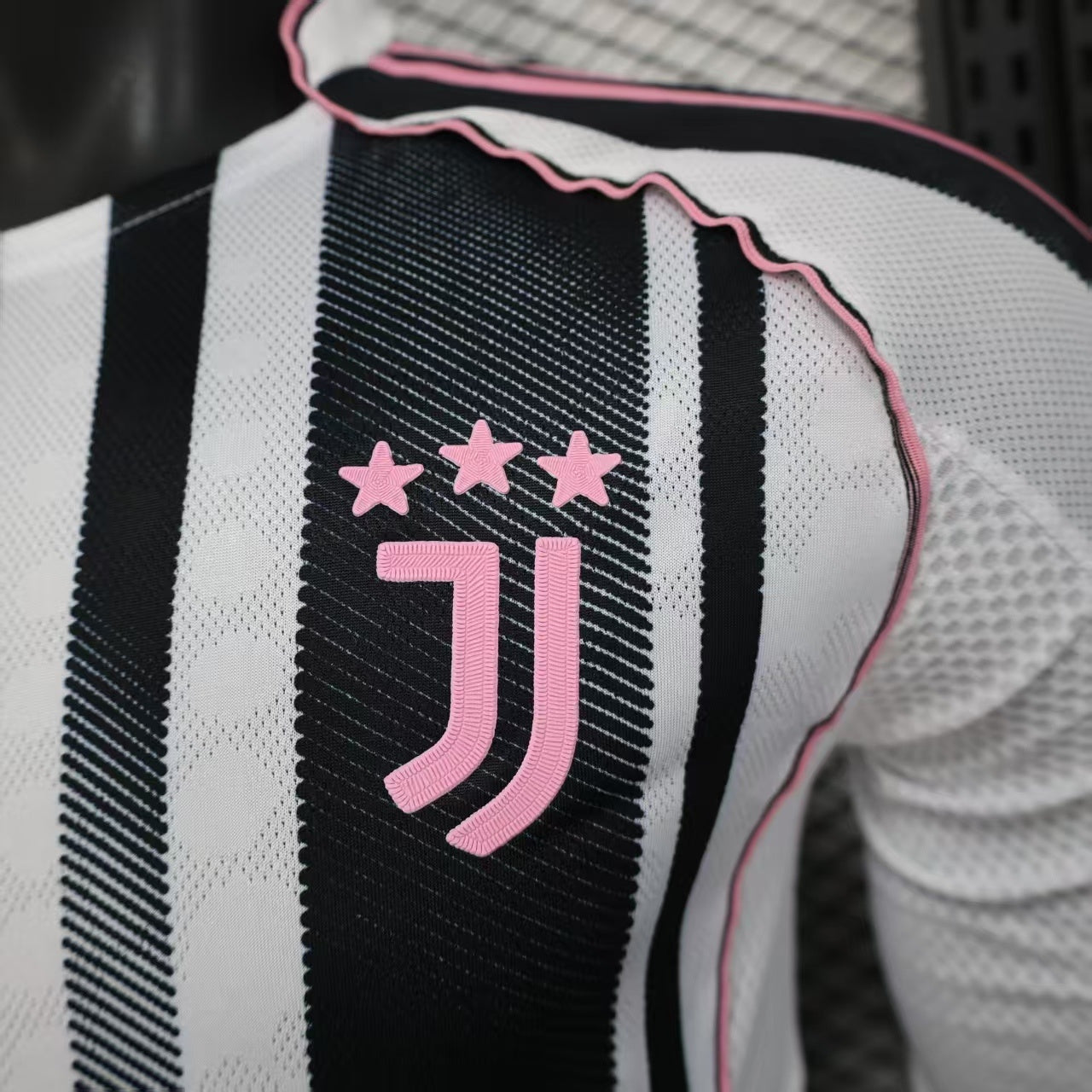 JUVENTUS LOCAL 25/26 VERSIÓN PLAYER MANGA LARGA