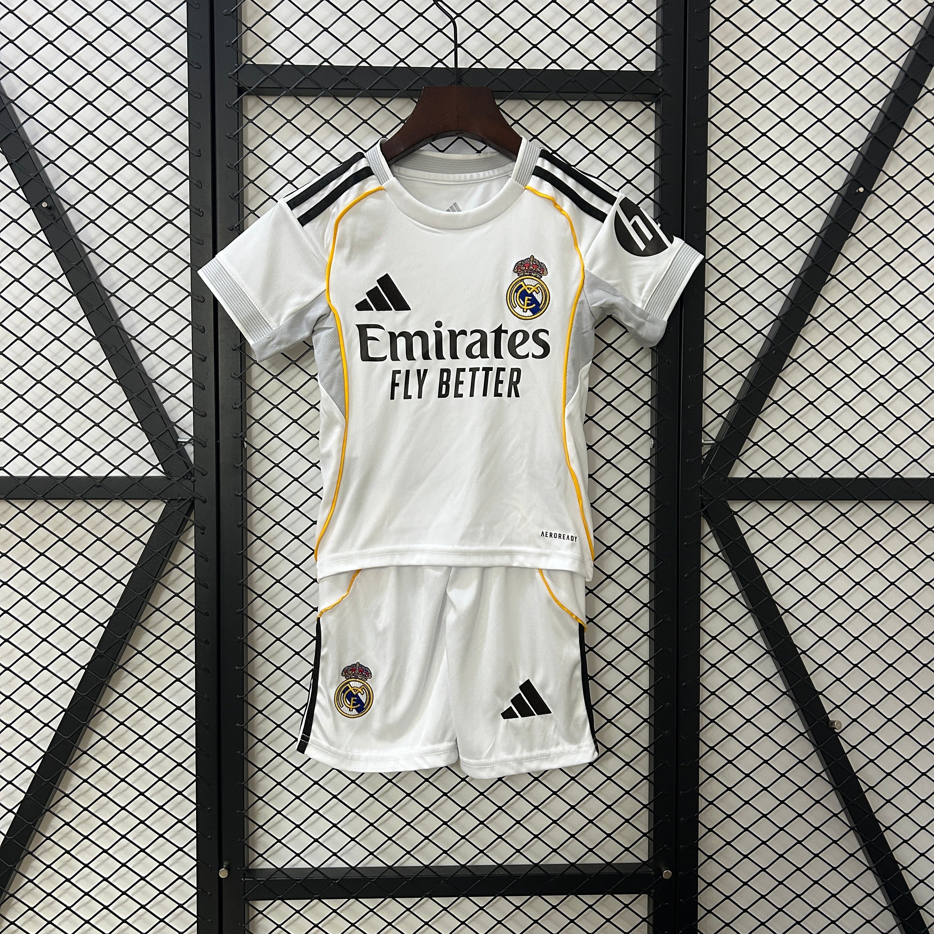 CONJUNTO DE NIÑO REAL MADRID 25/26 LOCAL