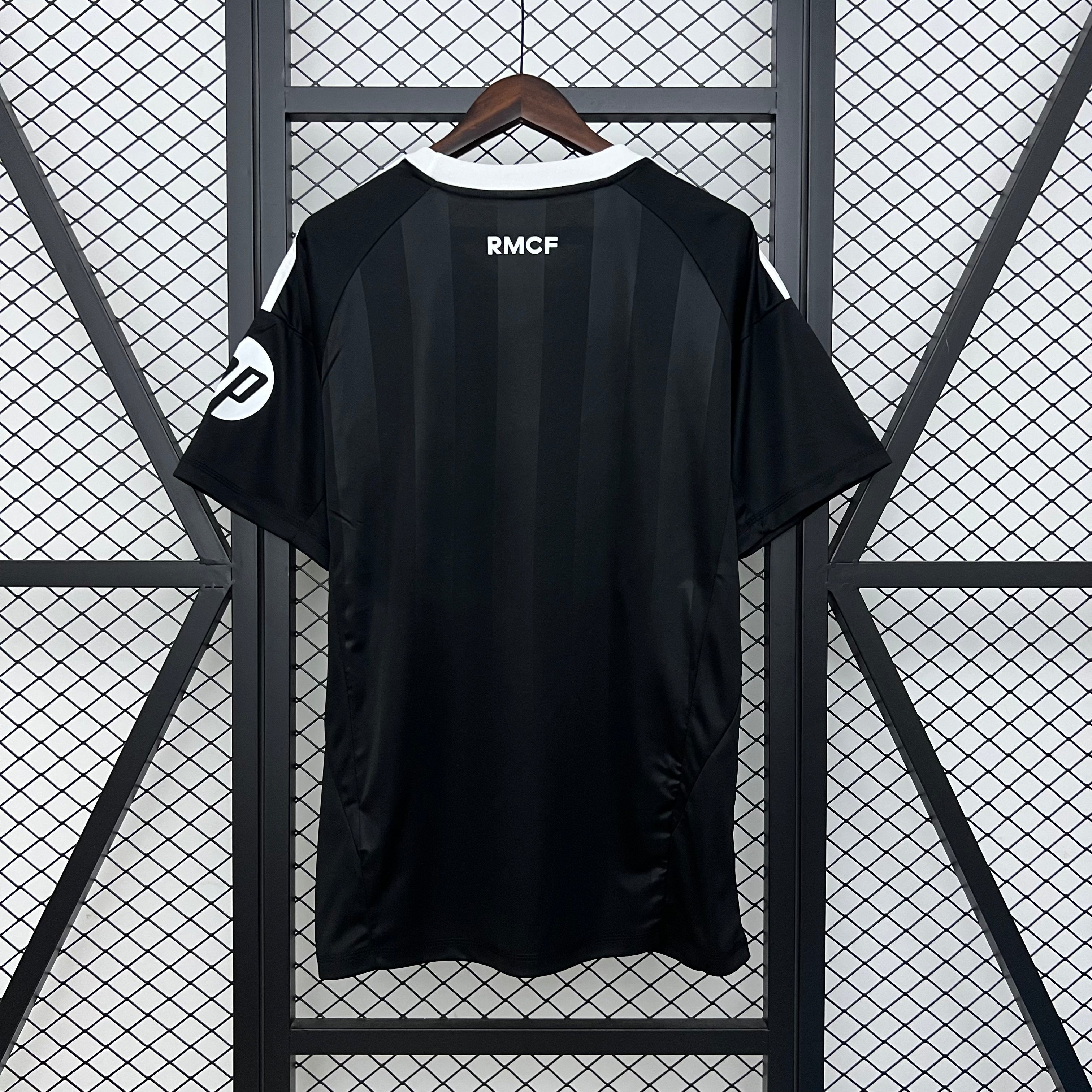 REAL MADRID 3RA EQUIPACIÓN DE ARQUERO VERSIÓN FAN