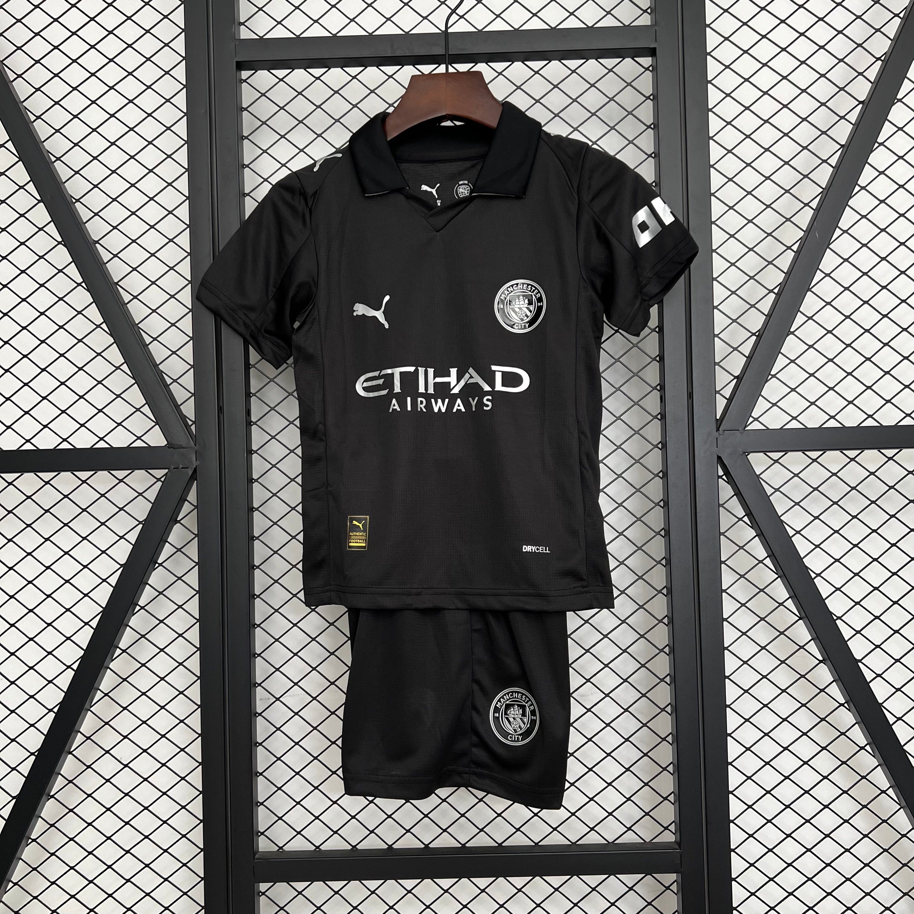 CONJUNTO DE NIÑO MANCHESTER CITY VISITANTE